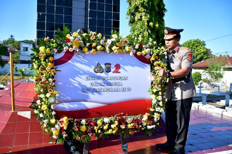 Ziarah di Taman Makam Pahlawan, Kapolda NTT Pimpin Upacara dalam Rangka HUT Bhayangkara ke-79