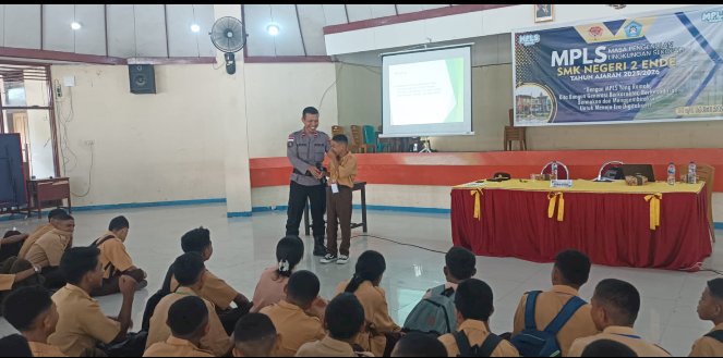 Polres Ende Berikan Pembinaan Mental dan Sosialisasi Penerimaan Polri di SMKN 2 Ende