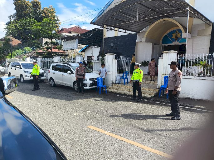 Polres Ende Amankan Ibadah Misa Minggu Pagi di Sejumlah Gereja