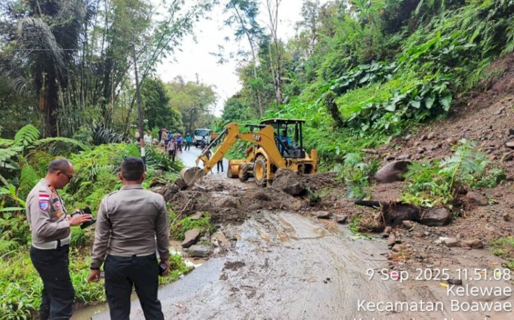 Kapolres Nagekeo-Polda NTT Terjun Langsung Tangani Longsor Boawae-Mauponggo, Akses Jalan Mulai Pulih Secara Bertahap
