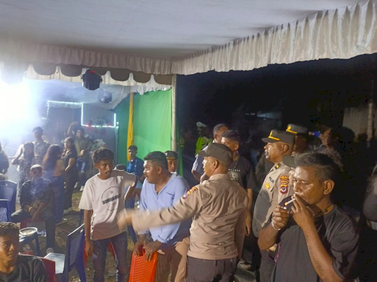 Jaga Kamtibmas Perayaan Ekaristi Penerimaan Komunisuci Pertama, Gabungan Personel Polres Ende Gelar Patroli Malam