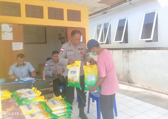 Polres Ende Kembali Salurkan 10 Ton Beras kepada Masyarakat Lewat Program Gerakan Pangan Murah