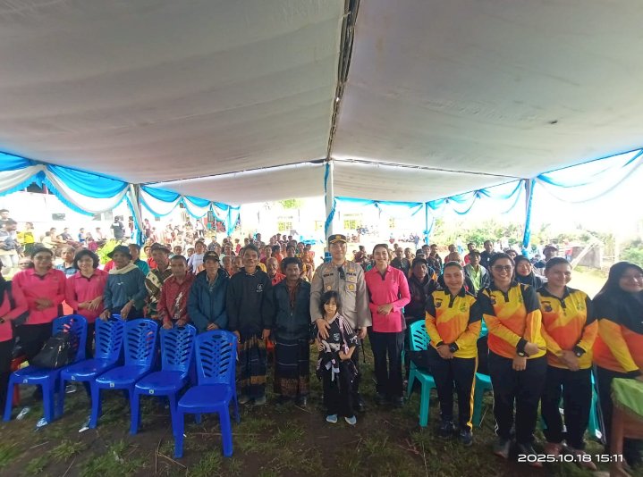 Polres Ende dan Bhayangkari Cabang Ende Gelar Bakti Sosial di Daerah Pelosok