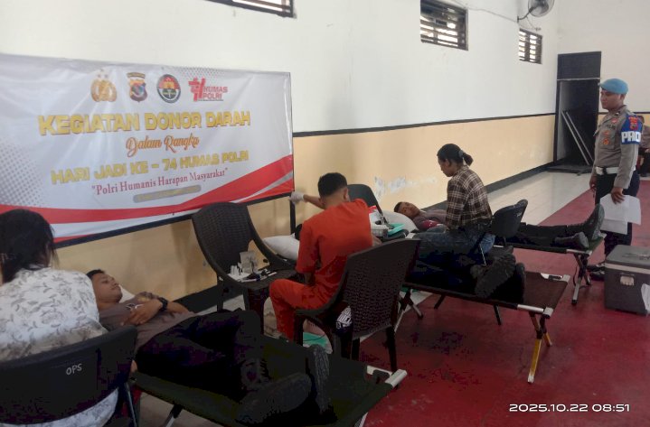 Hari Jadi ke-74 Humas Polri, Kapolres Ende dan Anggota Melaksanakan Kegiatan Donor Darah