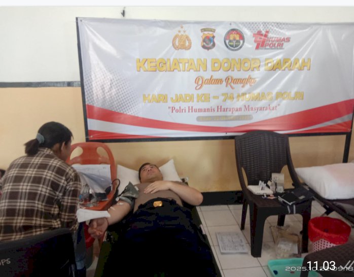 Hari Jadi ke-74 Humas Polri, Kapolres Ende dan Anggota Melaksanakan Kegiatan Donor Darah