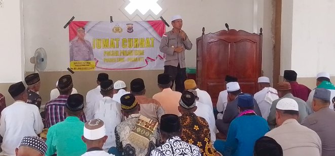 Polsek Pulau Ende Gelar Program Jum’at Curhat di Masjid Thayyibah Desa Redodori