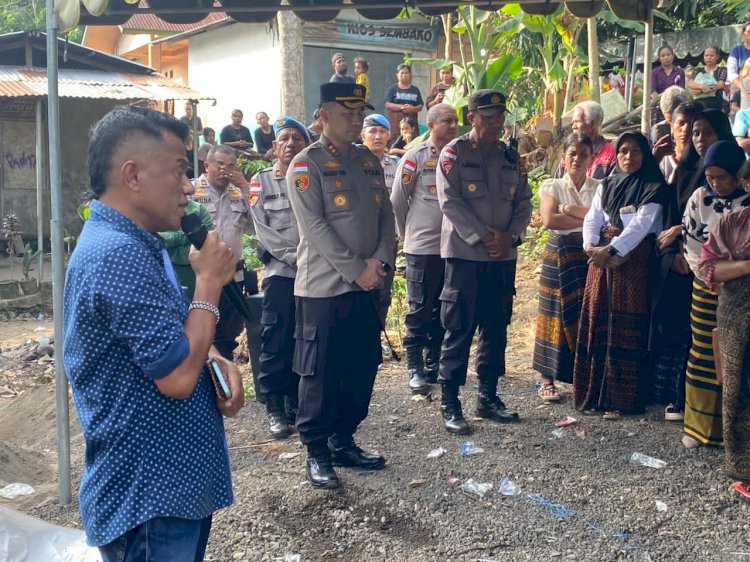 Hadir Ditengah Duka, Kapolres Ende Sampaikan Turut Berdukacita di Pemakaman Korban Penganiayaan oleh Oknum Anggota Polri