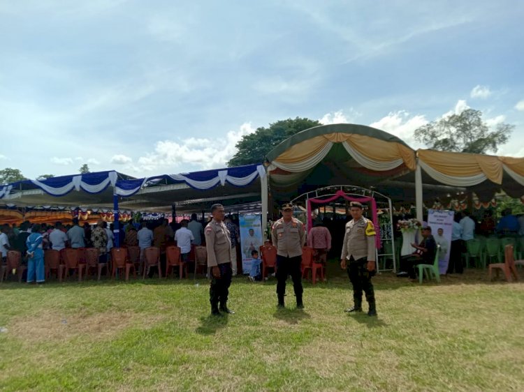 Pastikan Acara Berjalan Khidmat dan Lancar, Polsek Wewaria Amankan Misa Perdana Konselebran Perayaan Ekaristi Imam Baru di Desa Mautenda