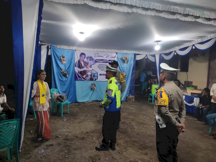 Ciptakan Kamtibmas Kondusif, Patroli Humanis Personel Polres Ende Kawal Pesta Wisuda Uniflor