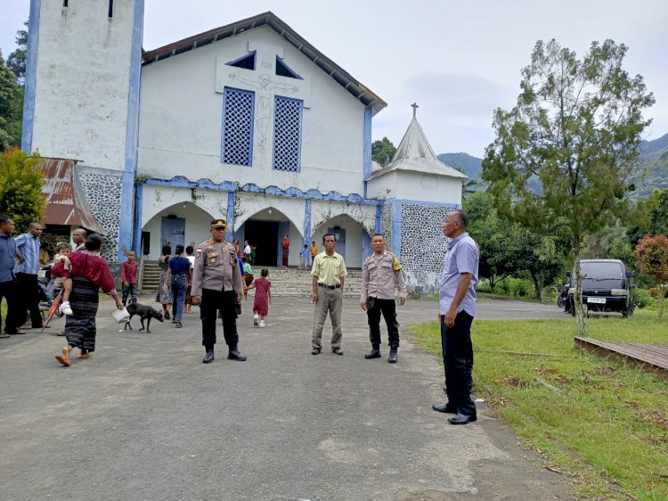 Polsek Lio Timur Kawal Ketat Ibadah di Paroki Watuneso hingga Selesai