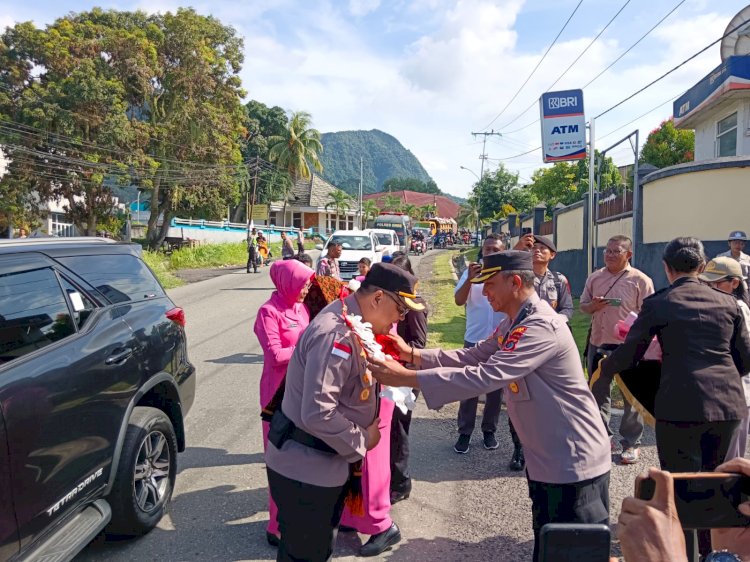Tongkat Komando Polres Ende Berpindah: AKBP Yudhi Franata, S.I.K., M.H., M. Tr.Opsla Disambut Tarian Wanda Pala dan Tradisi Pedang Pora