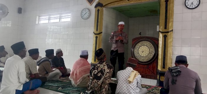 Melalui Kegiatan Jum'at Barokah, Kapolsek Pulau Ende Ajak Warga Jaga Iman dan Taqwa serta Jaga Kamtibmas