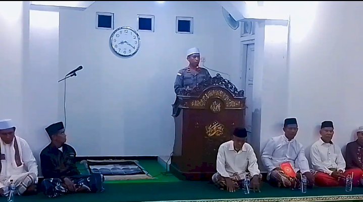Hadir dalam Peringatan Isra’ Mi’raj, Kapolsek Pulau Ende Ajak Warga Jaga Iman danTaqwa serta Jaga Kamtibmas