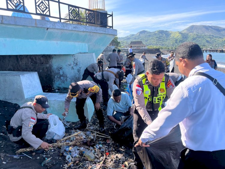 Wukudkan Polri untuk Masyarakat, Polres Ende Sulap Pantai Kota Raja Jadi Bersih dan Nyaman