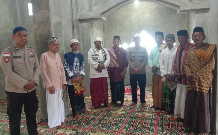 Melalui Kegiatan Jum'at Berkah, Kapolsek Pulau Ende Ajak Warga Jaga Iman dan Taqwa serta Jaga Kamtibmas