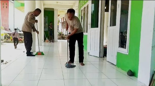 Dukung Program Pemerintah, Polsek Pulau Ende Laksanakan Gerakan Indonesia ASRI di Tempat Ibadah