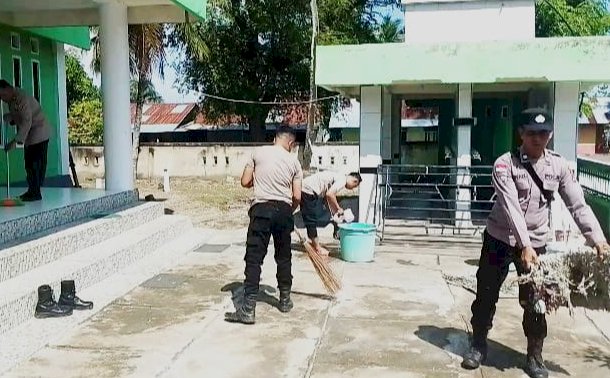 Dukung Program Pemerintah, Polsek Pulau Ende Laksanakan Gerakan Indonesia ASRI di Tempat Ibadah