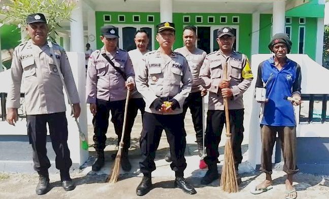 Dukung Program Pemerintah, Polsek Pulau Ende Laksanakan Gerakan Indonesia ASRI di Tempat Ibadah