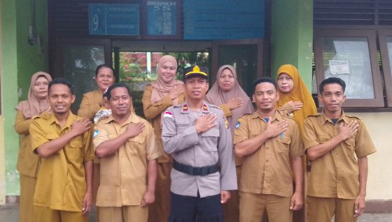 Tumbuhkan Kesadaran Hukum Sejak Dini, Polsek Pulau Ende Laksanakan Police Goes to School