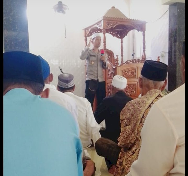 Polsek Pulau Ende Gelar Jum’at Berkah dan Jum'at Curhat di Masjid Nurul Iman Ekoreko