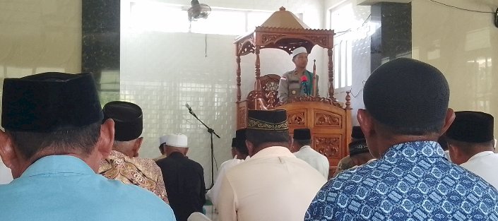 Polsek Pulau Ende Gelar Jum’at Berkah dan Jum'at Curhat di Masjid Nurul Iman Ekoreko