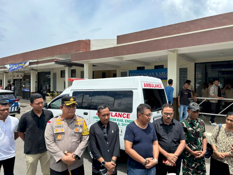 Polres Ende Kawal Kedatangan Jenazah Nakes Korban Pembunuhan di Papua hingga ke Rumah Duka