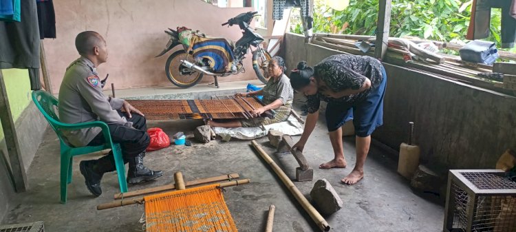 Hadir di Tengah Warga, Bhabinkamtibmas Kelurahan Roworena Pererat Sinergi Jaga Kamtibmas