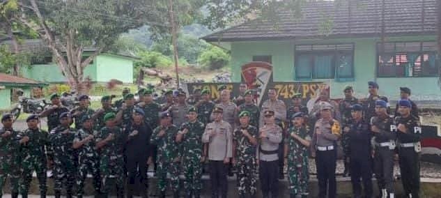 Pererat Sinergitas, Pejabat Utama Polres Ende Hadiri Halal Bihalal di Kompi Senapan C Yonif 743/YPS