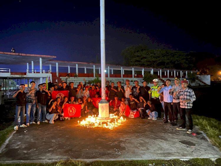 Gabungan Personel Polres Ende Kawal Aksi 1000 Lilin Mahasiswa PMKRI