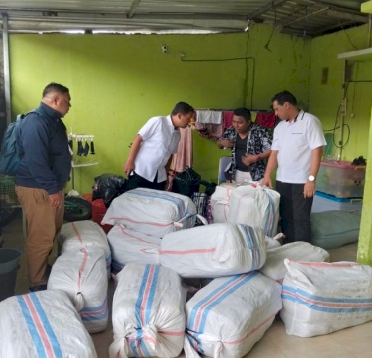 Polda NTT Bongkar Jaringan Penyelundup Thrifting Ilegal, 157 Ballpress Diamankan