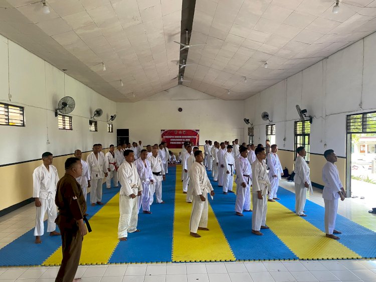 Uji Kemampuan Fisik dan Teknik, Puluhan Personel Polres Ende dan Brimob Ikuti Ujian Beladiri Polri sebagai Syarat Kanaikan Pangkat