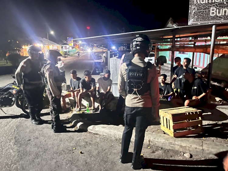 Cegah Gangguan Kamtibmas, Tim Perintis Presisi Polres Ende Sisir Kota Ende Hingga Dini Hari