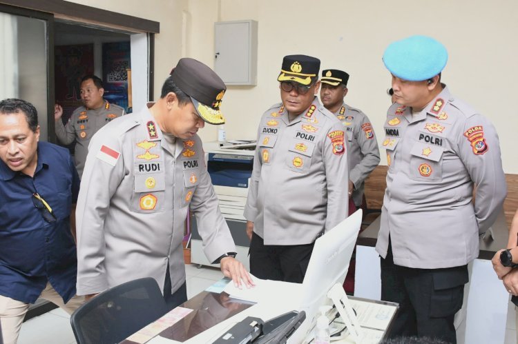 Pastikan Pelayanan Publik Prima, Kapolda NTT Cek Langsung Ruang Pelayanan Masyarakat di Polresta Kupang Kota