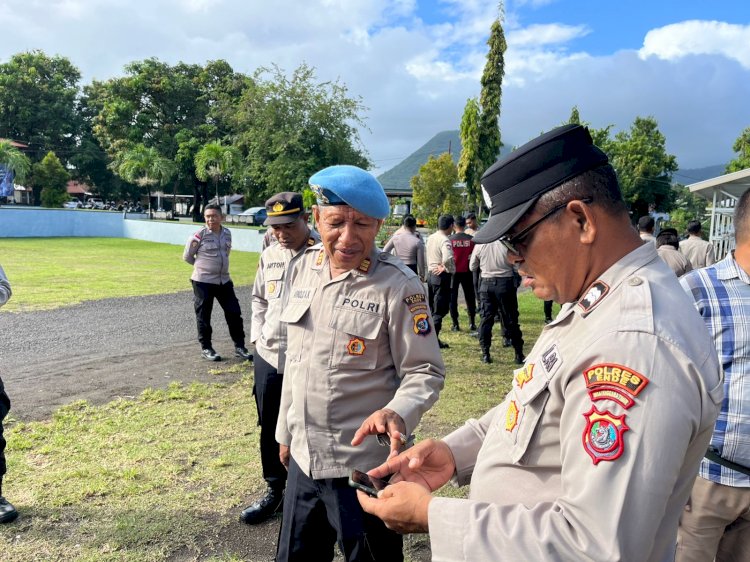 Perangi Judi Online, Propam Polres Ende Sidak Handphone Personel secara Mendadak dalam Opsgaktiblin