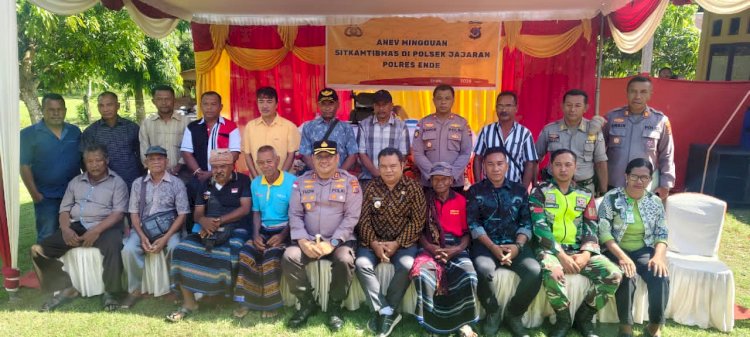 Perkuat Sinergi dan Tebar Kebaikan, Kapolres Ende dan Ketua Bhayangkari Kunker Humanis di Polsek Wewaria