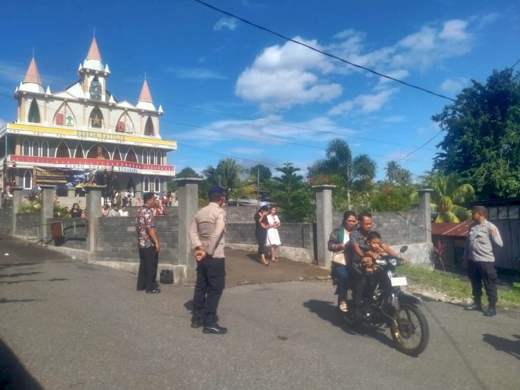 Sinergi Polres Ende Amankan Misa Minggu Pagi di Gereja Santo Donatus Bhoanawa, Ratusan Jemaat Beribadah Khidmat