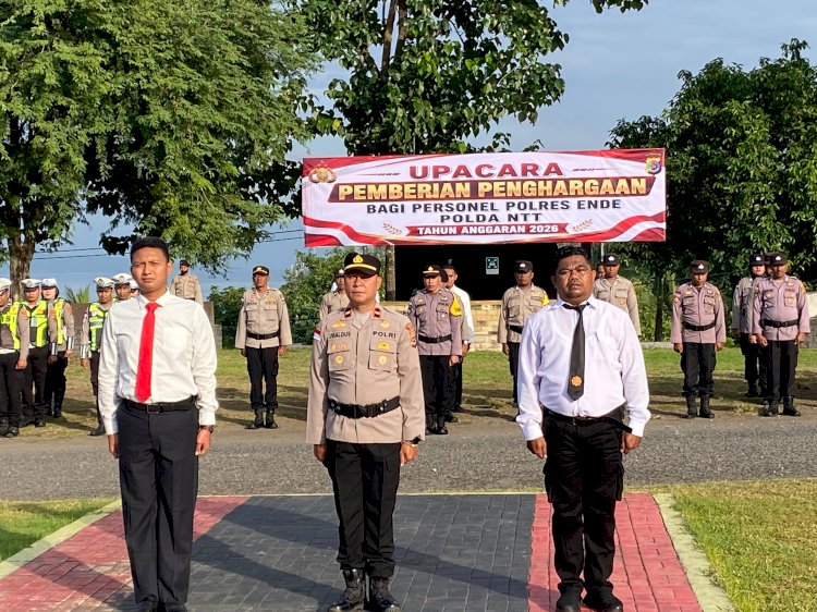 Apresiasi Prestasi, Kapolres Ende Polda NTT Beri Penghargaan untuk Personel yang Berhasil Ungkap Kasus Korupsi hingga Curanmor