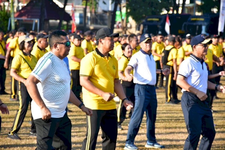 Semarak HUT Bhayangkara ke-80, Polda NTT Gelar Jalan Santai, Senam Bersama hingga Door Prize Spektakuler