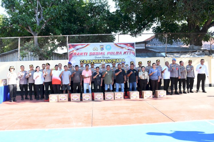 Kapolda NTT Bagikan 100 Paket Sembako, Wujud Kepedulian Polri kepada Masyarakat di HUT Bhayangkara ke 80