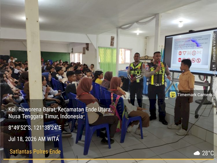 Tanamkan Disiplin Sejak Dini, Satlantas Polres Ende Gelar Police Goes to School di SMAN 2 Ende