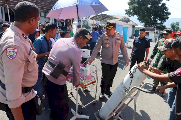 Respon Cepat Pasca Gempa: Kapolres Ende Turun Langsung Tinjau Korban dan Dirikan Tenda Darurat