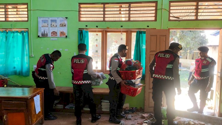Aksi Peduli Sat Samapta Polres Ende Bersihkan Reruntuhan dan Dirikan Tenda Kelas Darurat TK Sare Orha