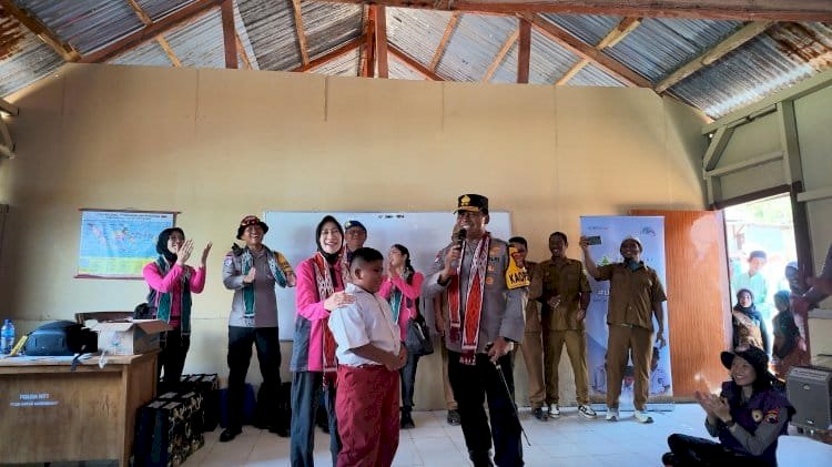 Kapolda NTT Resmikan Revitalisasi MI Al-Hidayah di Pulau Kukusan, Salurkan Bantuan Pascagempa