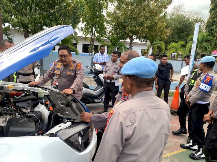 Pasca Gempa Flores, Kapolres Ende Cek Langsung Kelayakan Seluruh Kendaraan Dinas