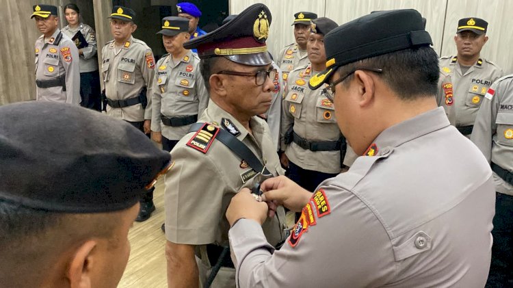 Lantik Kabag SDM Baru, Kapolres Ende Polda NTT Tekankan Transparansi dan Jemput Bola Layani Anggota