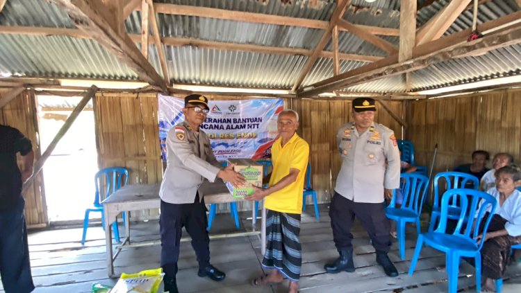 Polres Ende Polda NTT Terus Salurkan Bantuan Sosial untuk Warga Terdampak Gempa di Kelurahan Onelako Ndona