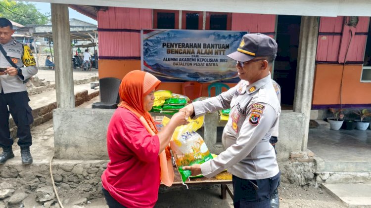 Melalui Polres Ende Polda NTT, Alumni Akpol 1993 Batalyon Pesat Gatra Salurkan Bantuan Sosial untuk Korban Gempa Flores