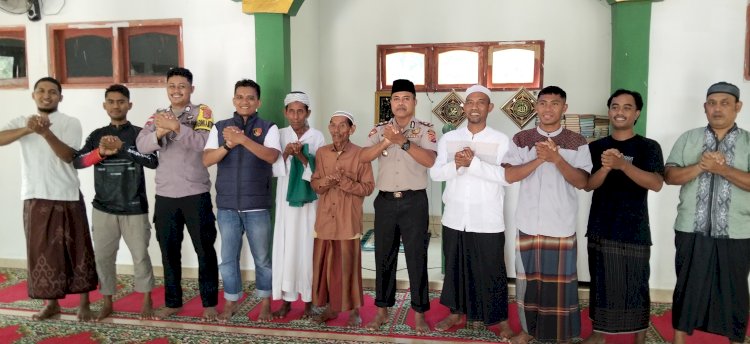 Gelar Jumling di Masjid Al-Mujahidin, Kapolsek Maurole Ajak Masyarakat Jaga Kamtibmas bersama Wilayah Maurole