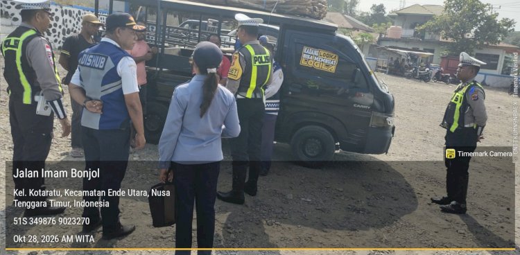 Pastikan Keselamatan Pengemudi dan Penumpang, Satlantas Polres Ende Bersama Dishub Laksanakan Kegiatan Rump Cek Kendaraan di Terminal Ndao