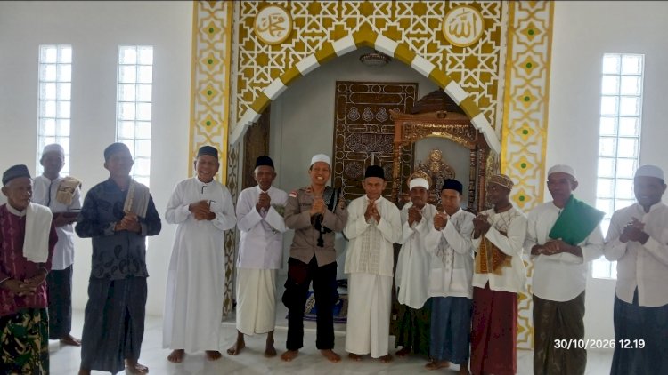 Jumat Keliling di Masjid Al-Jihad Rate, Wakapolsek Ende Ajak Jamaah Jaga Kamtibmas dan Jaga Persatuan